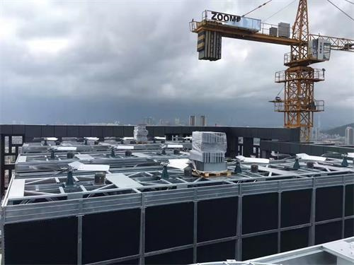 冷卻塔是如何將冷凝器中的熱量帶走的？